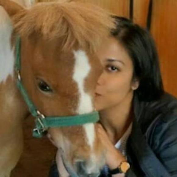 Meet your Posher, Amina - Picture 1 of 1